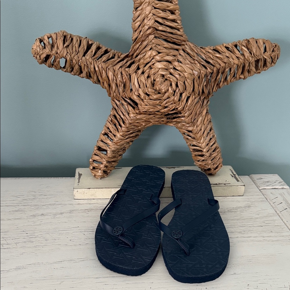 Tory Burch Caning Emboss Navy Flip Flops NWT Size 8